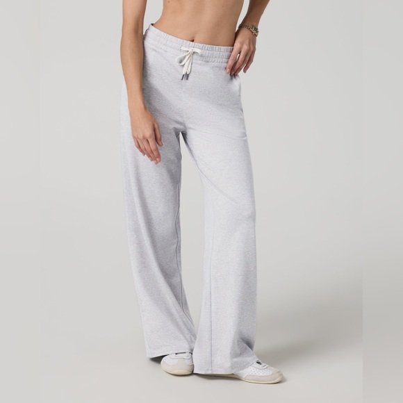 Vuori Halo Essential Wide Leg Pants - Picture 2 of 5